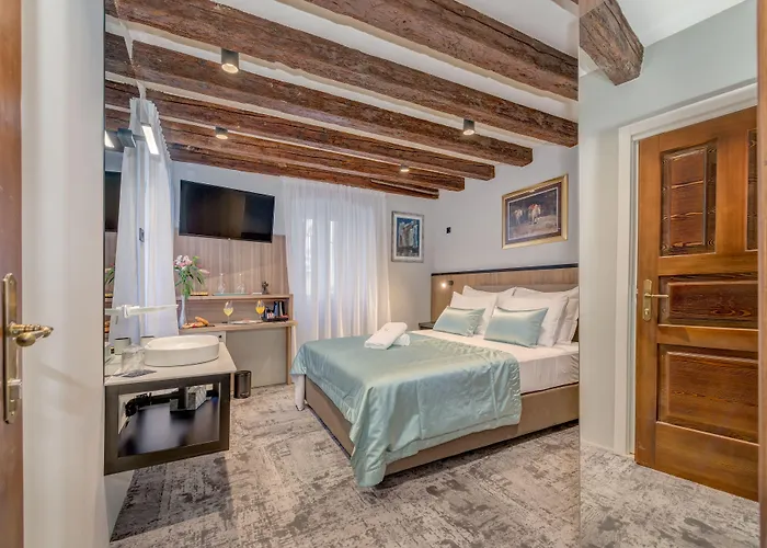 Makarun Heritage Rooms Split photo